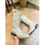 BOTA TEXANA EM COURO OFF WHITE BORDADO FLORES CHEIO E NOSSA SENHORA