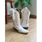 BOTA TEXANA EM COURO BORDADO BRANCO TRIBAL RAMOS BEGE COM METAIS E STRASS BICO FINO SOLADO DE MADEIRA + BAINHA + CANIVETE