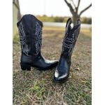 BOTA TEXANA EM COURO PRETO BORDADA BICO FINO 