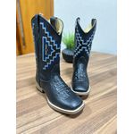 BOTA TEXANA EM COURO PRETO ESTILIZADO BORDADO AZUL E BRANCO SOLADO DE MADEIRA 