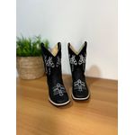 BOTA TEXANA EM COURO PRETO ESTILIZADO DE PEIXE BORDADO MULAS