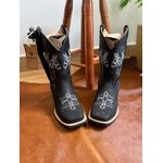 KIT BOTA TEXANA EM COURO PRETO E ESTILIZADO DE PEIXE BORDADO MULAS BRANCO + BAINHA + FACA