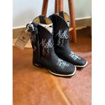 KIT BOTA TEXANA EM COURO PRETO E ESTILIZADO DE PEIXE BORDADO MULAS BRANCO + BAINHA + FACA