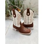 BOTA TEXANA EM COURO COM DETALHE DE COSTURA ATRÁS