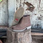 Botina Oliveira Vira Comum Bico Quadrado Nobuk Oliva