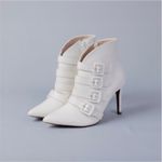 Bota Branca Bebece Fivelas