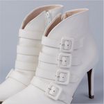 Bota Branca Bebece Fivelas