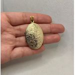 Pingente Relicário Oval Com Detalhes de Folhagem