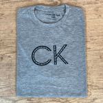 Camiseta CK Cinza