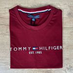 Camiseta TH Vinho ⭐