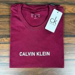Camiseta CK Vinho DFC