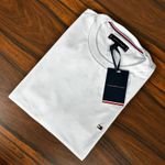 Camiseta TH Off White.