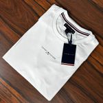 Camiseta TH Off White.