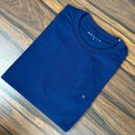 Camiseta Aramis Azul. 