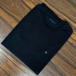 Camiseta Aramis Preto. 