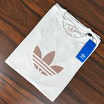 Camiseta Adidas Off White DFC. 
