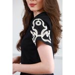 T Shirt detalhe bordado - Preto