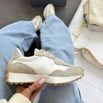 Tênis New Balance 327 Cinza Off 