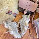 Tênis New Balance 9060 Cinza e rosa