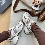 Tênis New Balance 530 Branco e Marrom