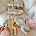 Tênis New Balance 9060 Cinza e rosa