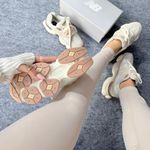 Tênis New Balance 9060 Bege