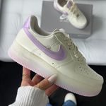 Tenis Air Force Branco e Roxo Caramelizado