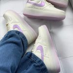Tenis Air Force Branco e Roxo Caramelizado