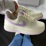 Tenis Air Force Branco e Roxo Caramelizado