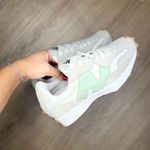 Tênis New Balance 327 Off Menta
