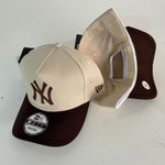 Boné NY Snap AMERICANO - Bege e Preto