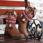 Bota Country Montaria Feminina Cano Curto Com Bordados Em Couro Nobre