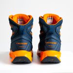 Bota Lion azul em nylon com solado em EVA e TPU.