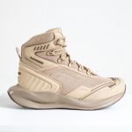 Bota Lion Bege em nylon com solado em EVA e TPU.