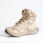 Bota Lion Bege em nylon com solado em EVA e TPU.