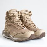 Bota Lion Bege em nylon com solado em EVA e TPU.