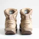 Bota Lion Bege em nylon com solado em EVA e TPU.