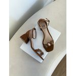 Sandália Mayra Caramelo