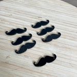 Pingente acrilico bigode 4cm preto - 10 unidades