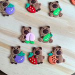 Kit Apliques Emb. Capivaras C/ Frutas – 3cm, 10 Unidades Sortidas