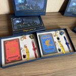 Kit Caderno e Caneta com Chaveiro - Casas de Hogwarts (5 Peças)