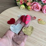Pingente Acrílico “Feliz Dia dos Namorados” – Coração 4cm (10 Unidades)