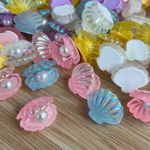 Aplique Resina Sortido Concha C/ Pérola Furta-Cor – 2cm, 10 Unidades