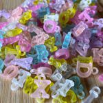 Pingente letras colorido sortida 30g - 110Unidade