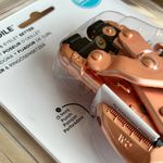 Aplicador de Ilhós Crop-A-Dile (We R Memory Keepers) - Edição Rosê