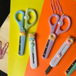 Kit Papelaria 2 Peças – Tesoura + Estilete Retrátil