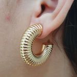 Argola Folheada a Ouro 18K Texturizada Média 