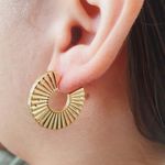 Argola Pequena Folheada a Ouro 18K Texturizada 