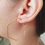 Argola Folheada a Ouro 18K Hexagonal 