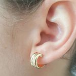 Mini Argola Folheada a Ouro 18K Detalhada 